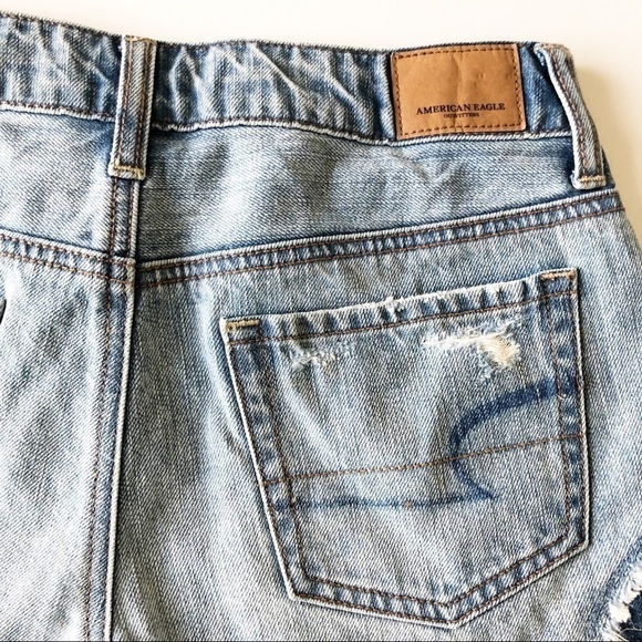 American Eagle Womens Medium Wash Embroidered Distressed Cutoffs Size 0 - Picture 10 of 11